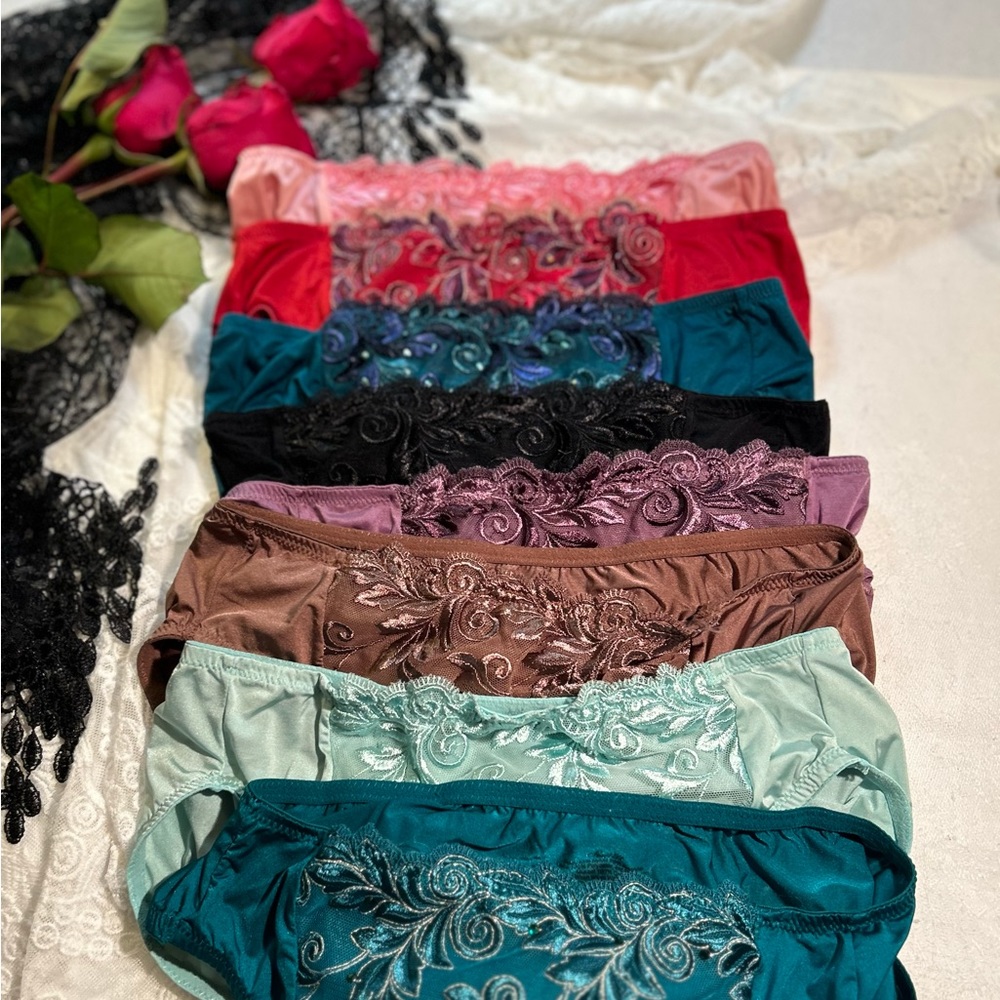 Soma Sensuous High Leg briefs Size S, some with matching bras, size 34G.